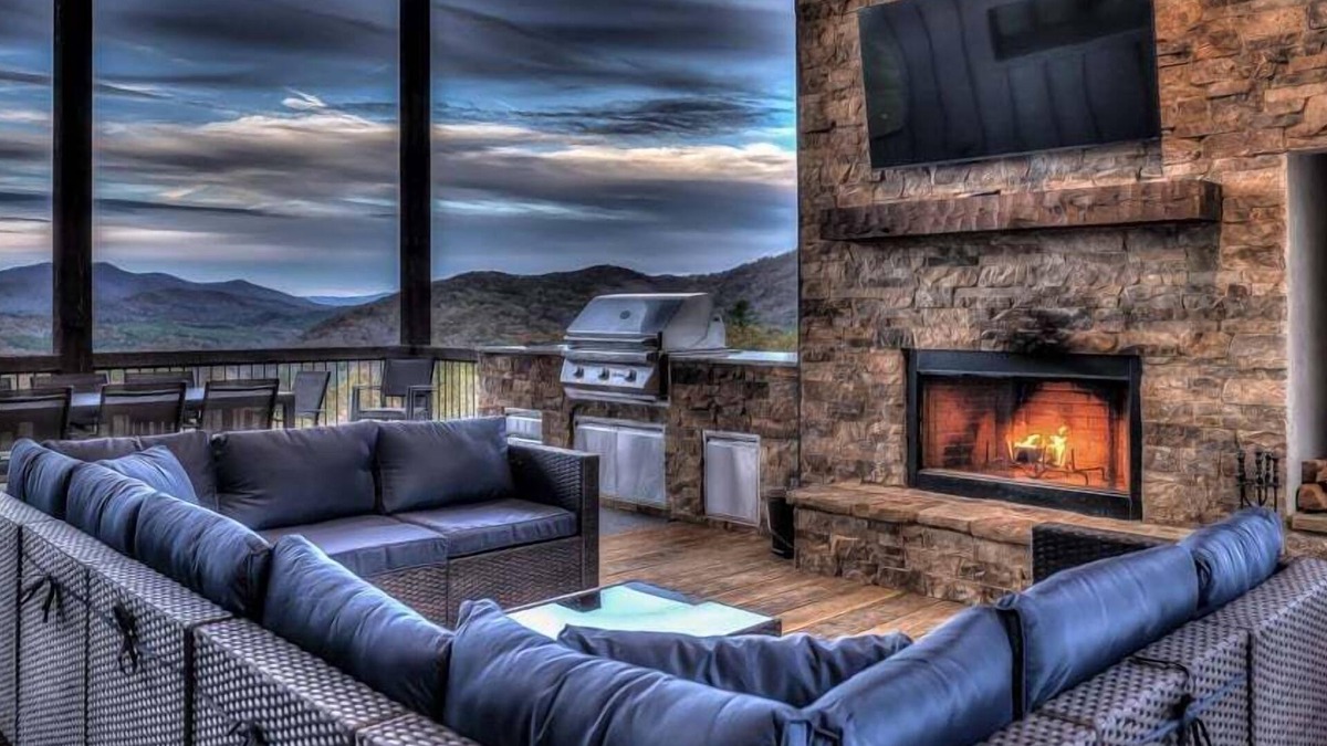 Ridgeline Vistas Cabin | Old Chicago - Al Capone Themed | Pet Friendly | Mountain Views + more!