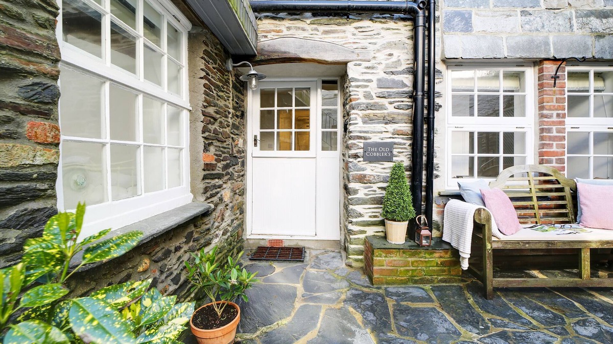 Port Isaac Apartment | Old Cobblers, Port Isaac, modern accommodation which sleeps 4 and welcomes dogs