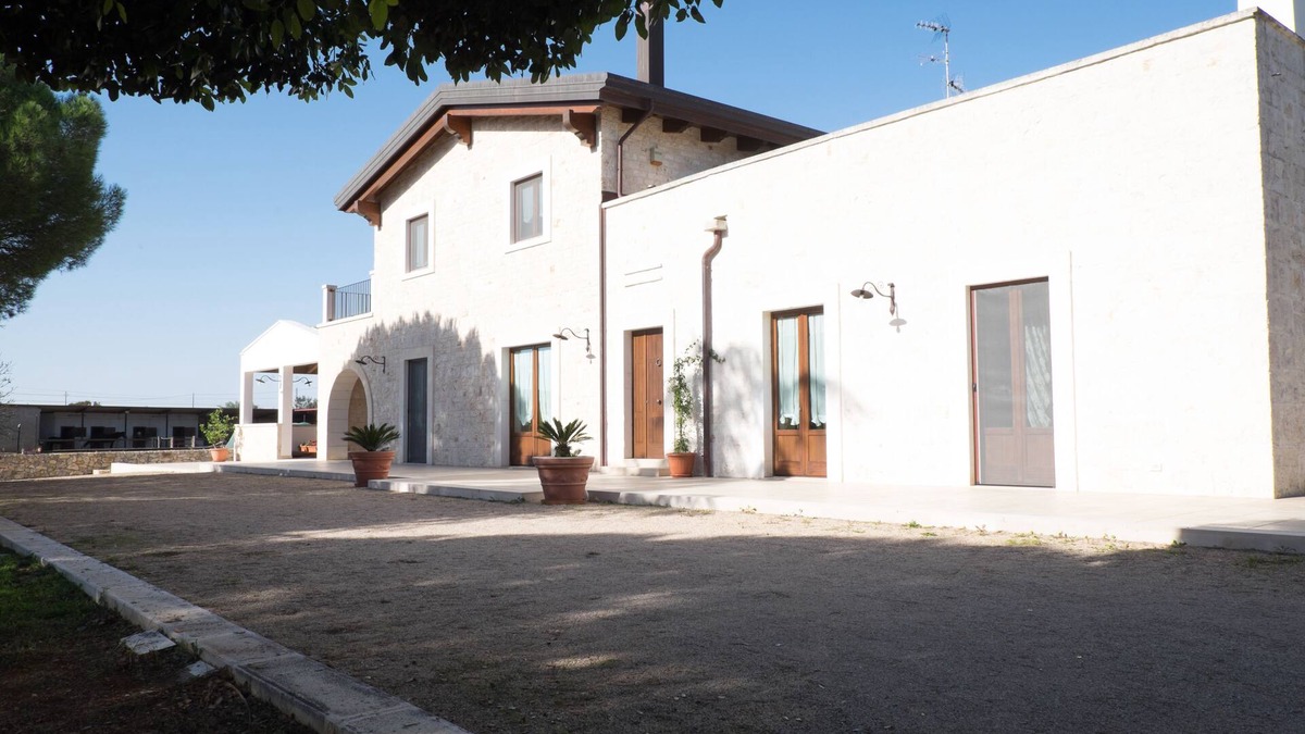 Noci House | old farmhouse in the green of the Murgia, a land of Trulli and caves