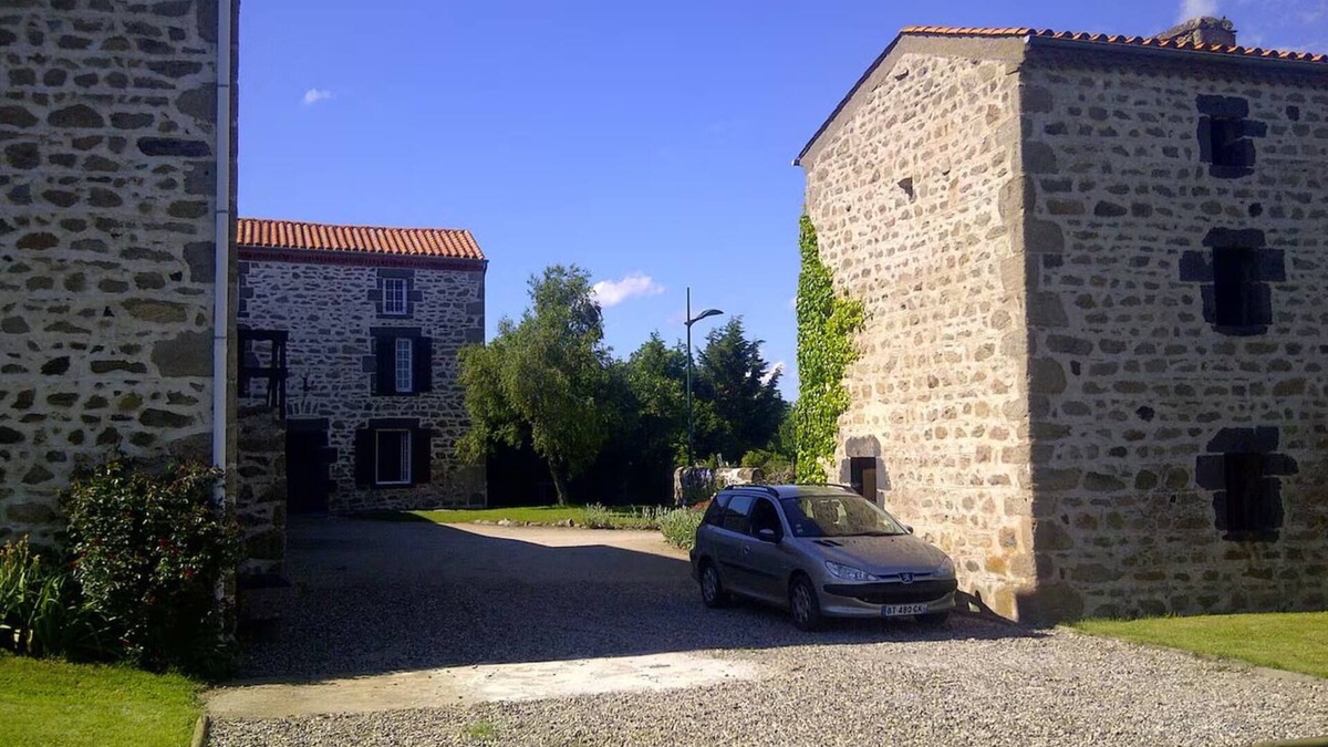 Aydat Other | Old farmhouse with panoramic view of nature, lakes and volcanoes