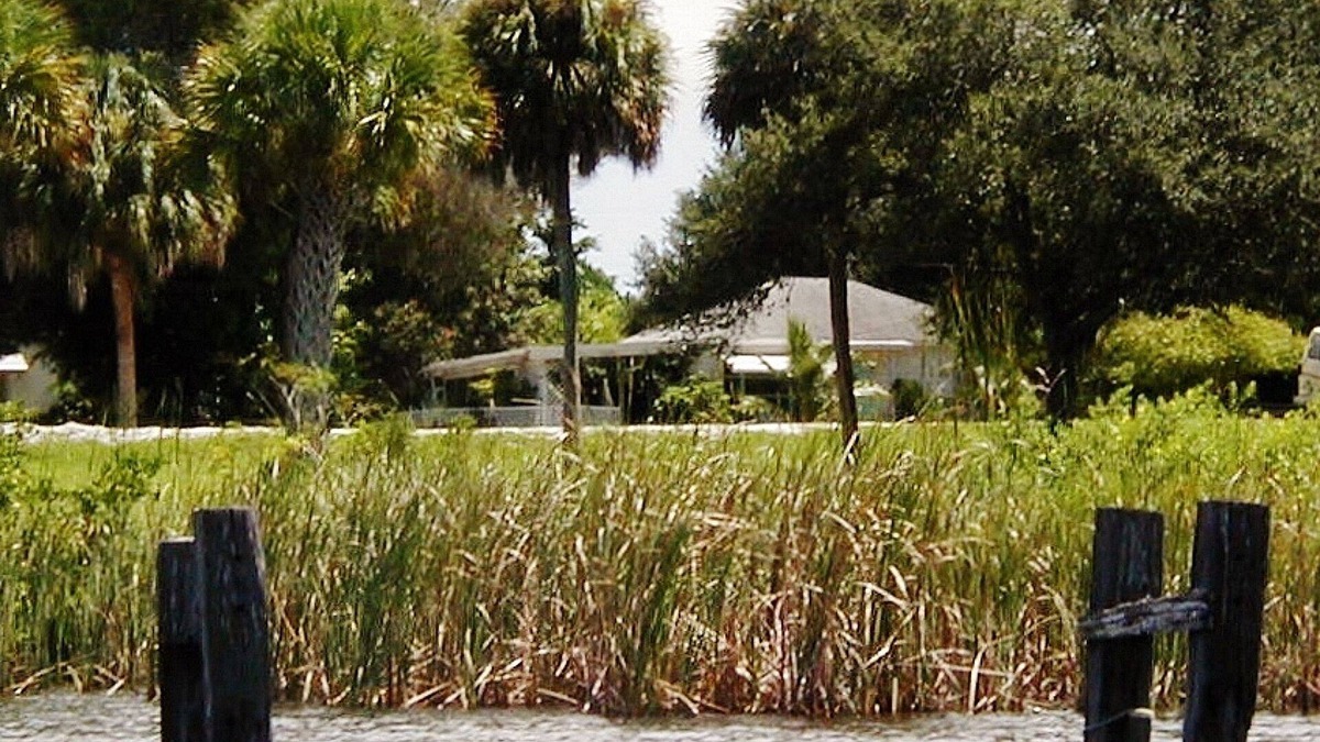 Roseland House | "OLD FLORIDA" RIVERSIDE POOL COTTAGE THAT TIME FORGOT