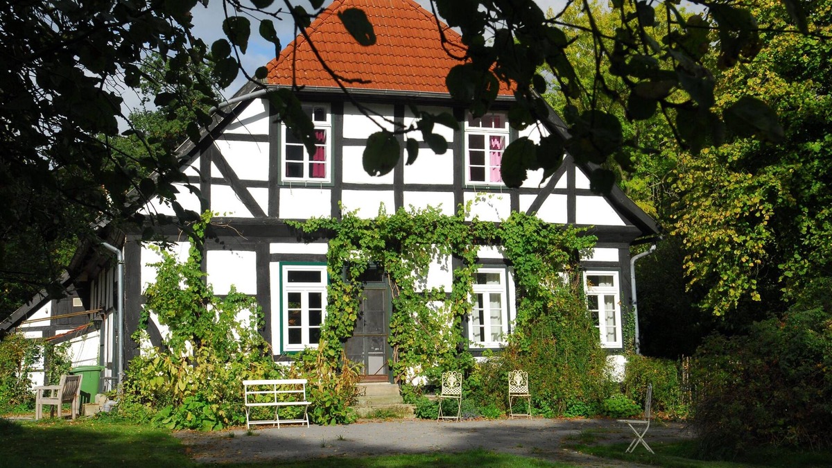 Bad Essen House | Old forester's house at Ippenburg Castle, surrounded by a large garden