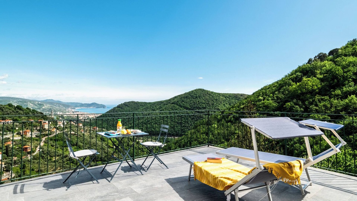 Chiavari House | Old Genoese house on one floor with large terraces, pets allowed