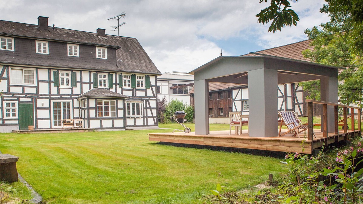 Oberschledorn House | Old half-timbered house of a former watermill, 600 sqm garden