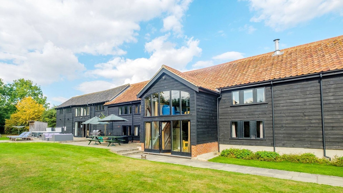 Darsham Cottage | Old Hall Barn - sleeps 14 guests in 7 bedrooms