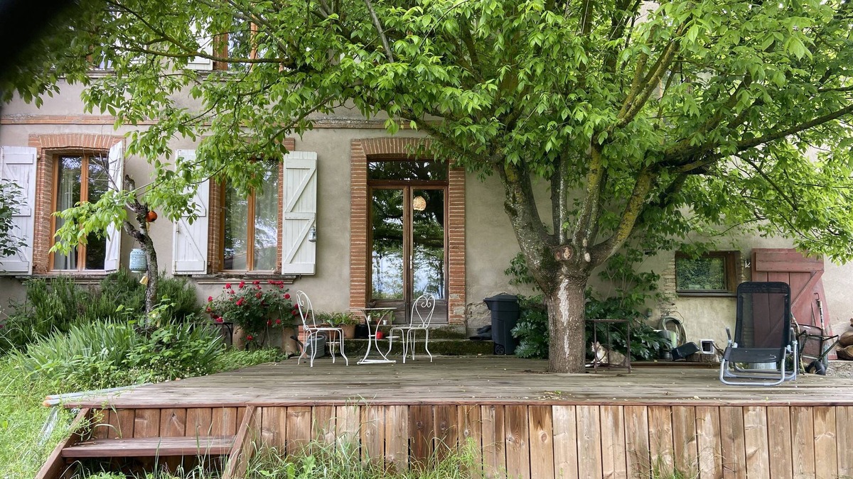 Fiac House | Old house with view and enclosed garden