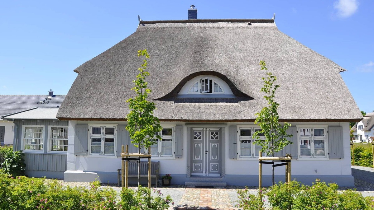 Glowe House | Old Katen Glowe - Captain's Half: FHH in the Thatched Cottage, many romantic details