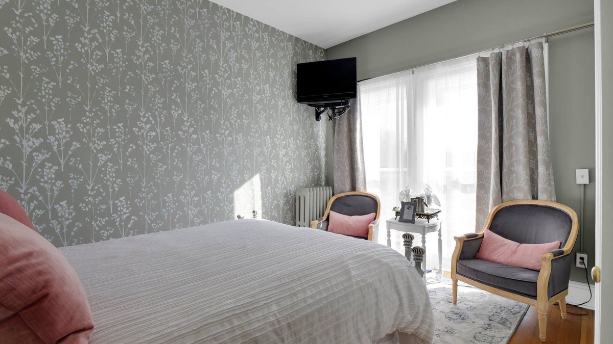 Olean Bed & Breakfast | Old Library Inn - A.A. Milne Room