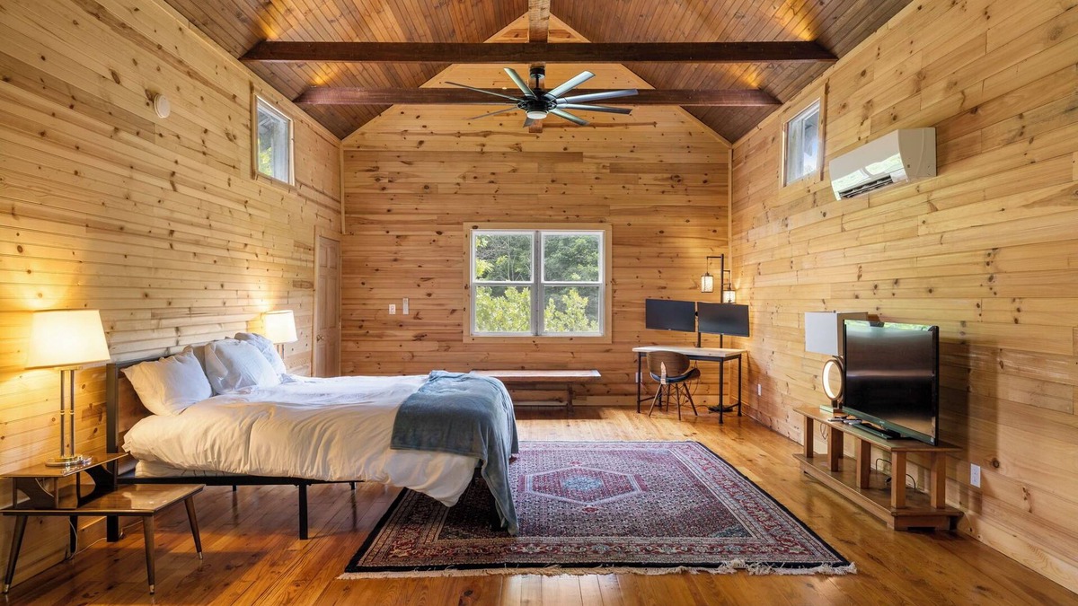 Bakersville House | Old Masters Mill in Loafers Glory
