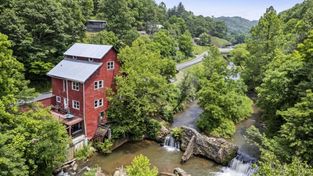 Bakersville House | Old Masters' Mill: Storied History on Cane Creek