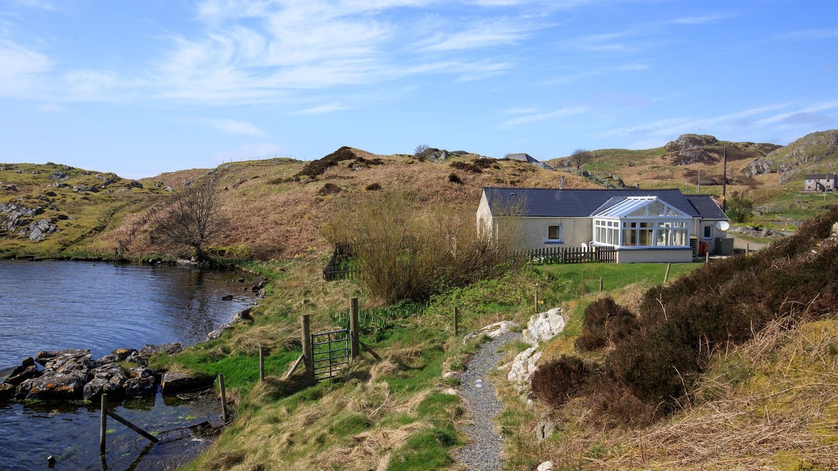 Lewis and Harris Cottage | OLD MISSION HALL, pet friendly, country holiday cottage in Cromore