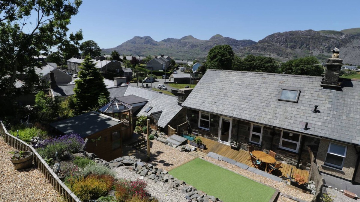 Manod House | OLD POST OFFICE, family friendly in Blaenau Ffestiniog