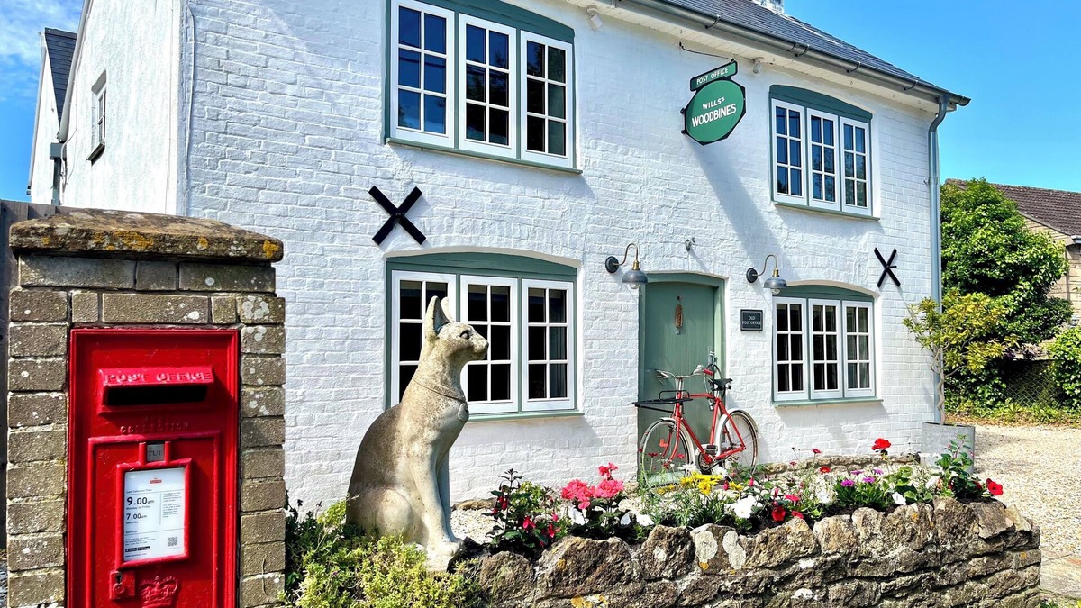 Middlemarsh Cottage | OLD POST OFFICE, pet friendly, with hot tub in Sherborne