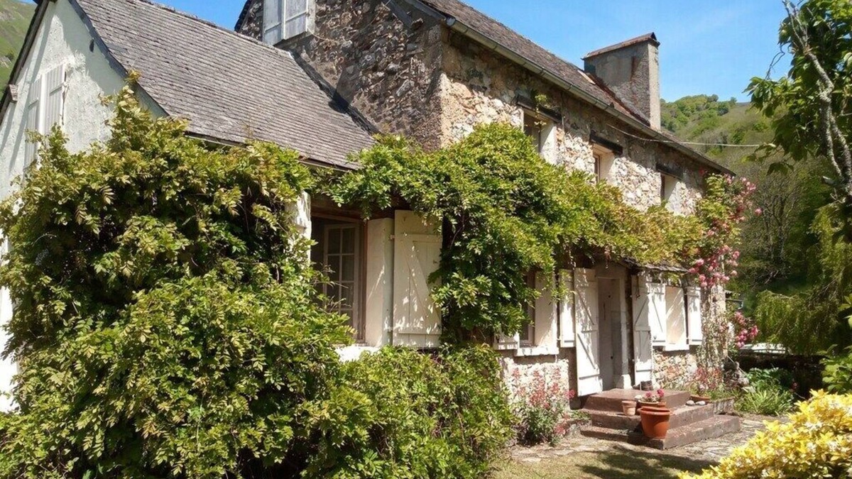 Sainte-Engrace Other | Old Pyrenean farmhouse in beautiful Sainte-Engrâce. Max 6 adults + one child