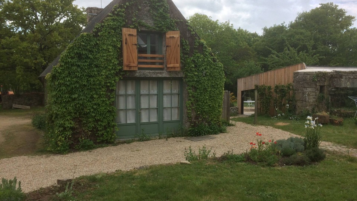 Ploemel House | Old renovated stone house in the town of Ploemel