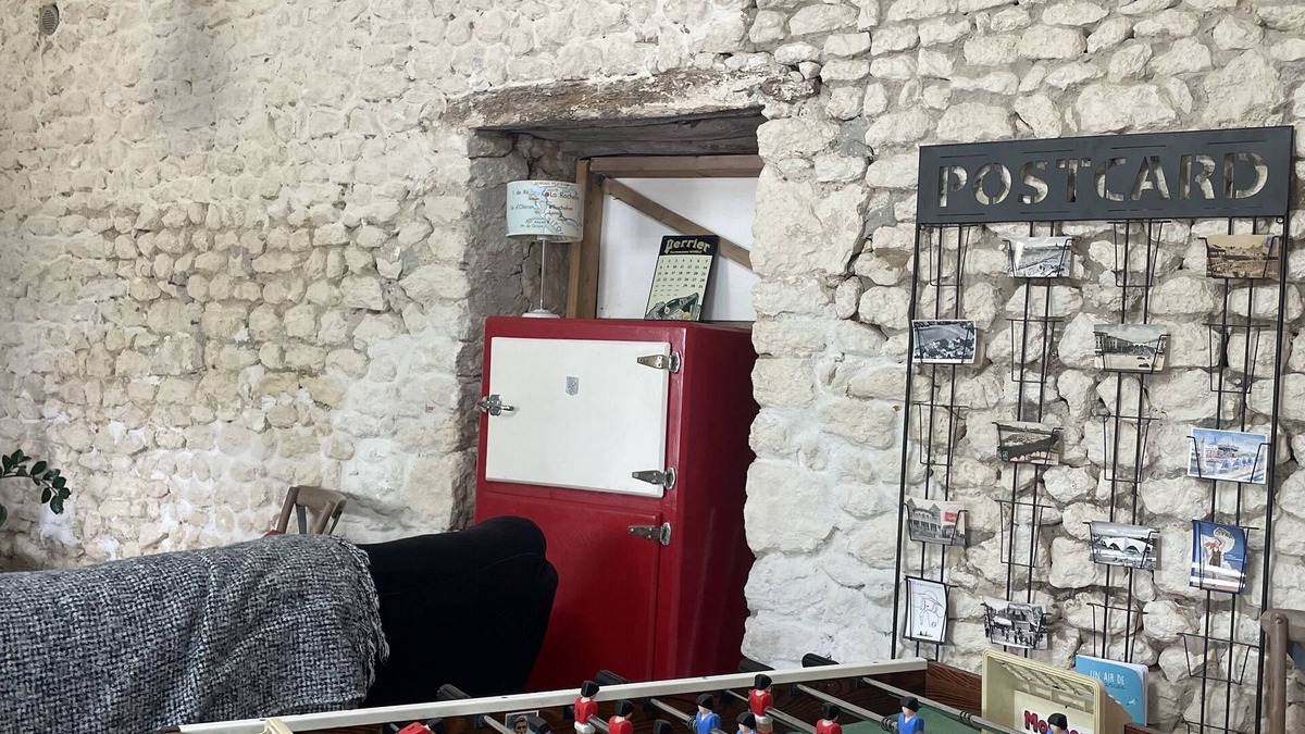Royan House | Old restored wine storehouse between sea and forest