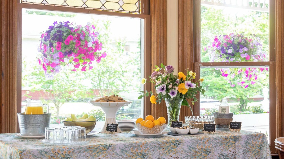 Waterbury Hotel | Old Stagecoach Inn