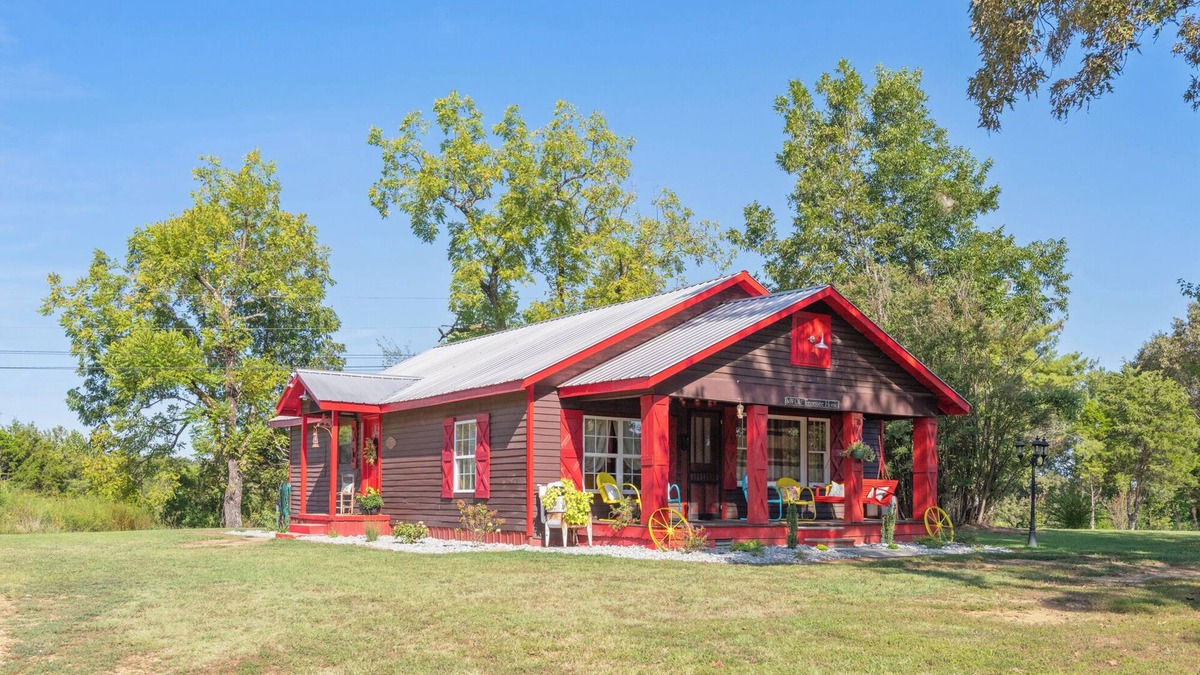Lexington Cabin | Old Tennessee Homeplace between Jackson and Lexington, TN, 12 minutes from I-40