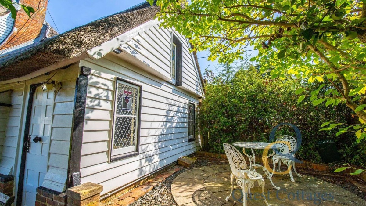 Peasmarsh Apartment | Old Thatch Cottage - Private Heated Pool - Nr Rye
