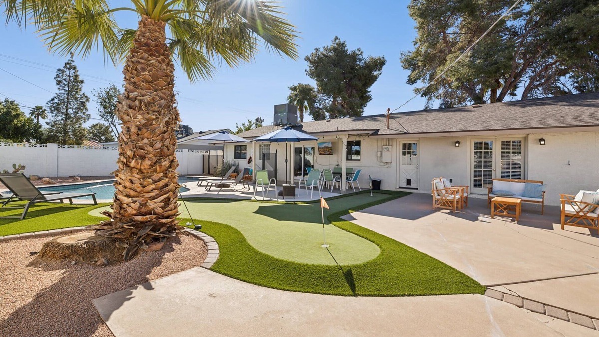 Scottsdale Country Acres House | Old Town: 2 King/8 Queen Beds, Backyard Paradise