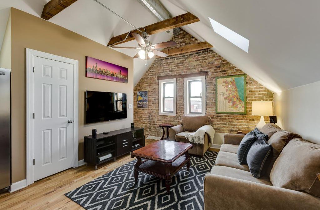 West Bucktown Apartment | Old Town Elegance Awaits You in This Classic Chicago Stunner! apts