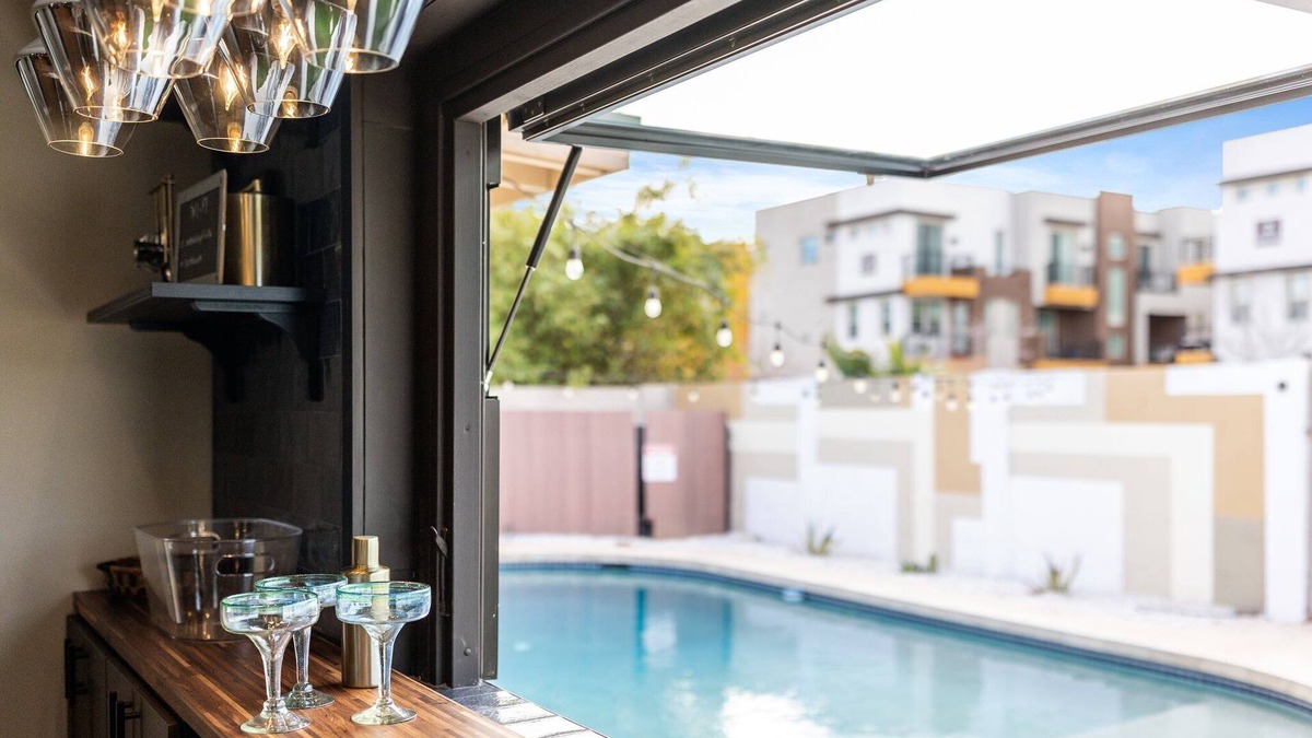 Village Grove House | Old Town- Heated Pool- Hot Tub- Game Room- Firepit- Putting Green!