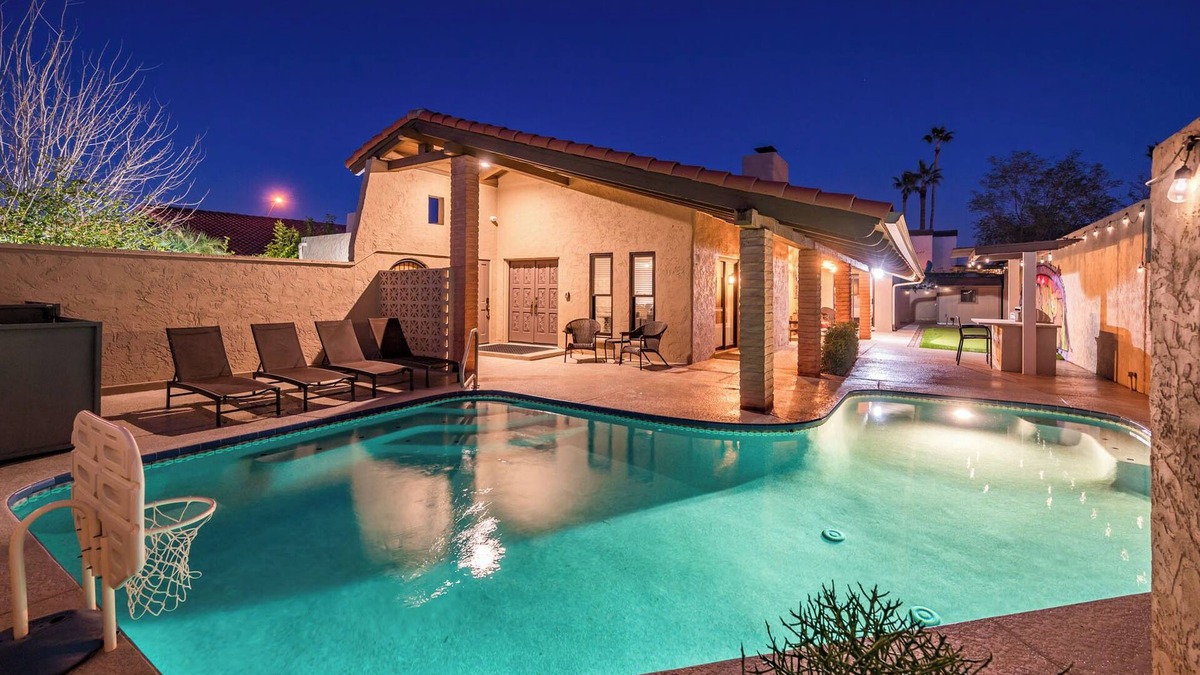 Cavalier Vista House | Old Town Scottsdale Modern Home w/Private Heated Pool & Golf Putting Green