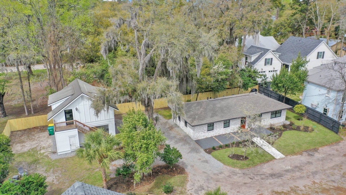 Olde Town House | Old Town + Walkable + Home & Carriage House + Firepit