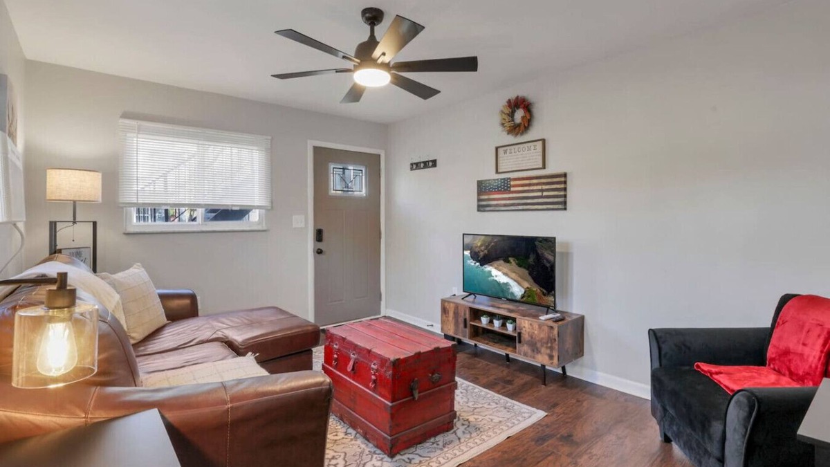 Franklin Park Apartment | Old Towne East - 1 BR Apt - Steps from E Market