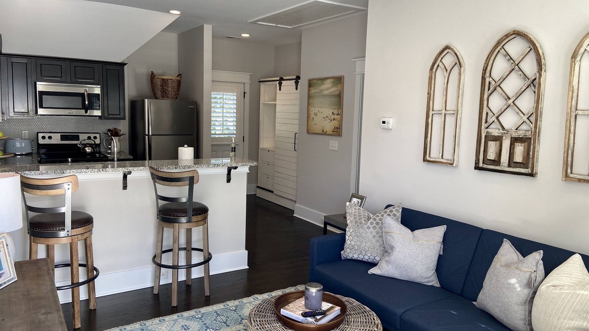 Old Village Apartment | Old Village Retreat-Shem Creek-Downtown CHS-Beach