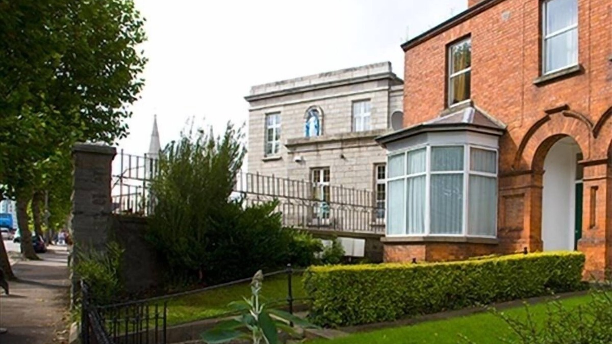 Inchicore Apartment | Old World apartments in Historic Dublin, near Kilmainham Gaol.