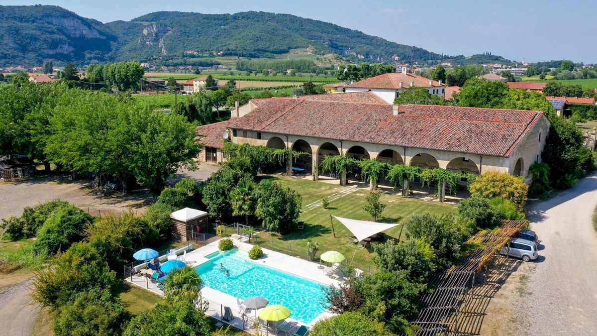 Longare Apartment | Oleandri apartment with one bedroom and one bathroom on the ground floor with wheelchair access (apartment 2)