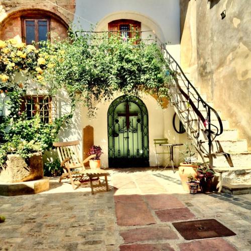 Oliva Old Town House | Oliva Courtyard Guesthouse