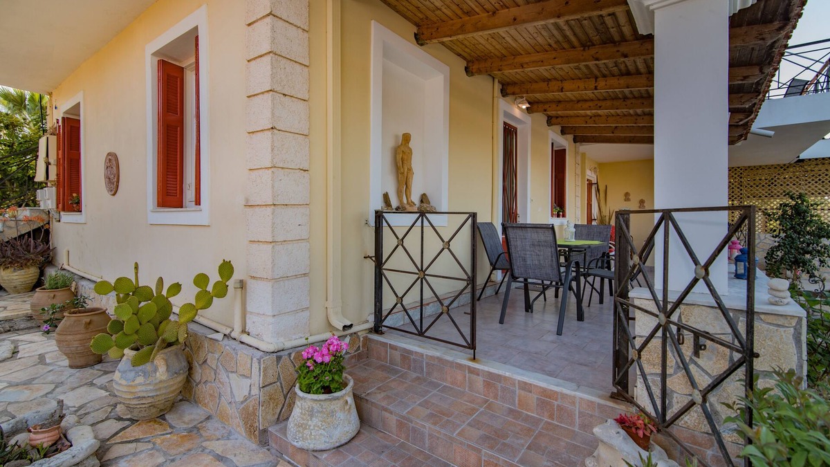 Pantokratoras Apartment | Olive Tree Apartment