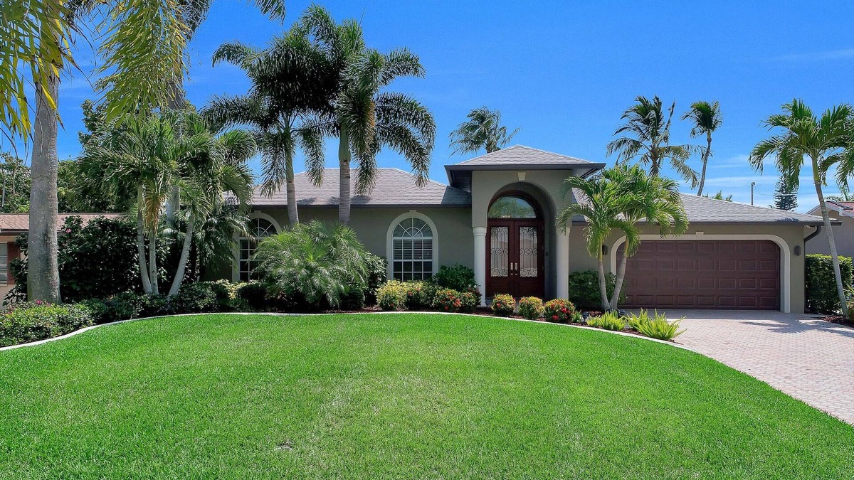 Isles of Capri House | Oliver's Oasis Naples - Luxury Accommodation with Two KING BED Master Suites!