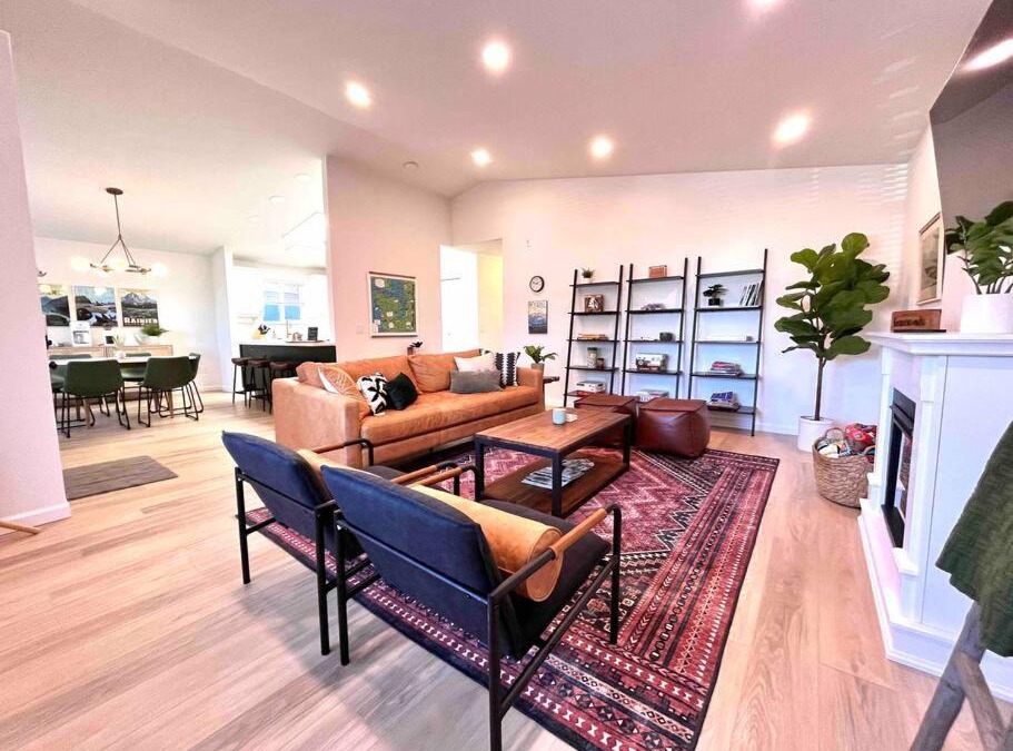 Port Angeles House | Olympic House: 3min from ONP w/Sauna + Rec room