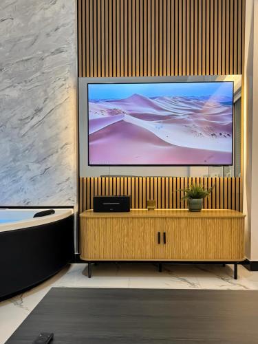 Larissa Apartment | Olympus Luxury Collection - Spa Suite with Jacuzzi - City Center