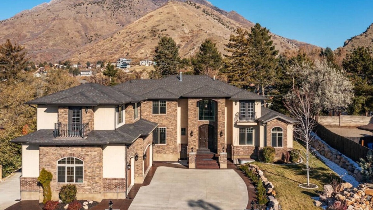 Olympus Cove House | Olympus Luxury-Prime Location- HotTub+Theater+More