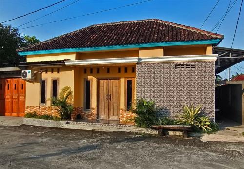 Wonosari House | Omah Warih Homestay