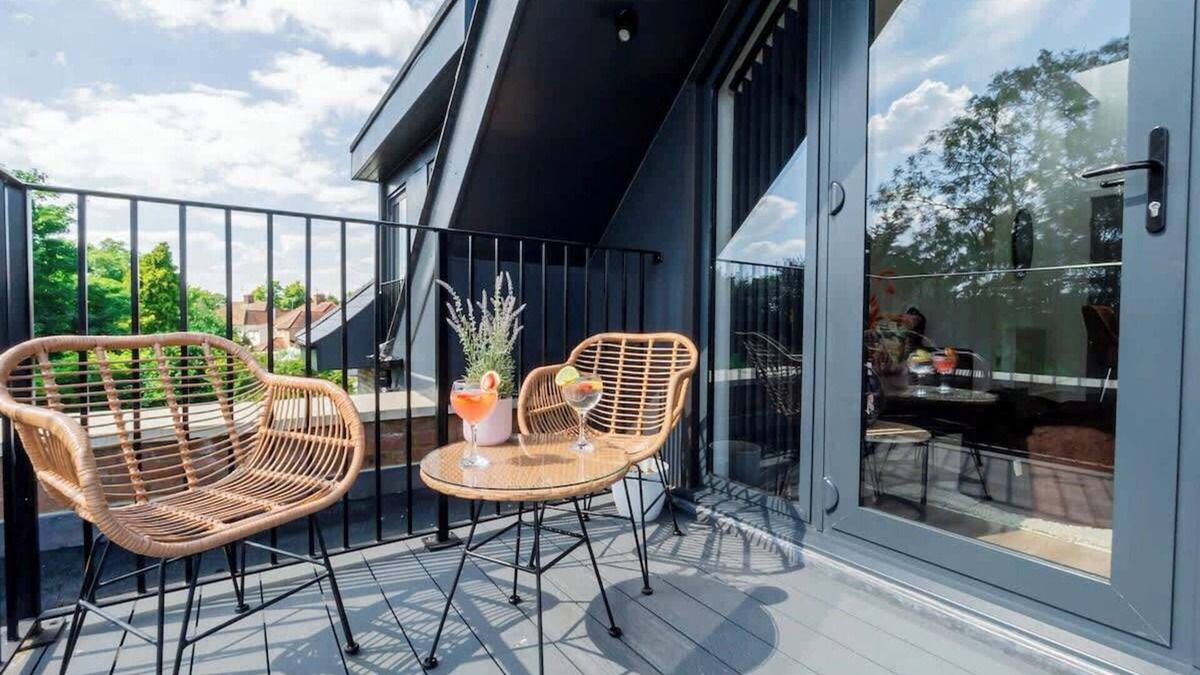Acton Apartment | Omega @ Acton | Top Floor