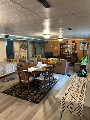 Omro House | Omro riverfront