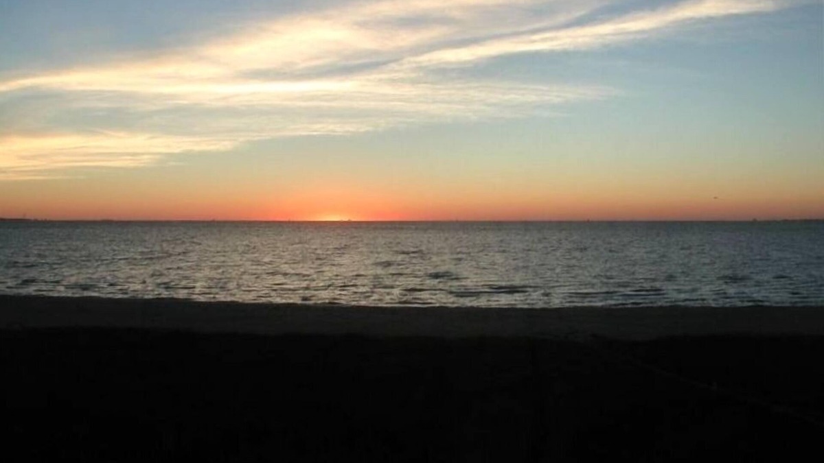 North Beach Condo | On Beach and Close to Fun! - Oct, Nov and Dec Discounts