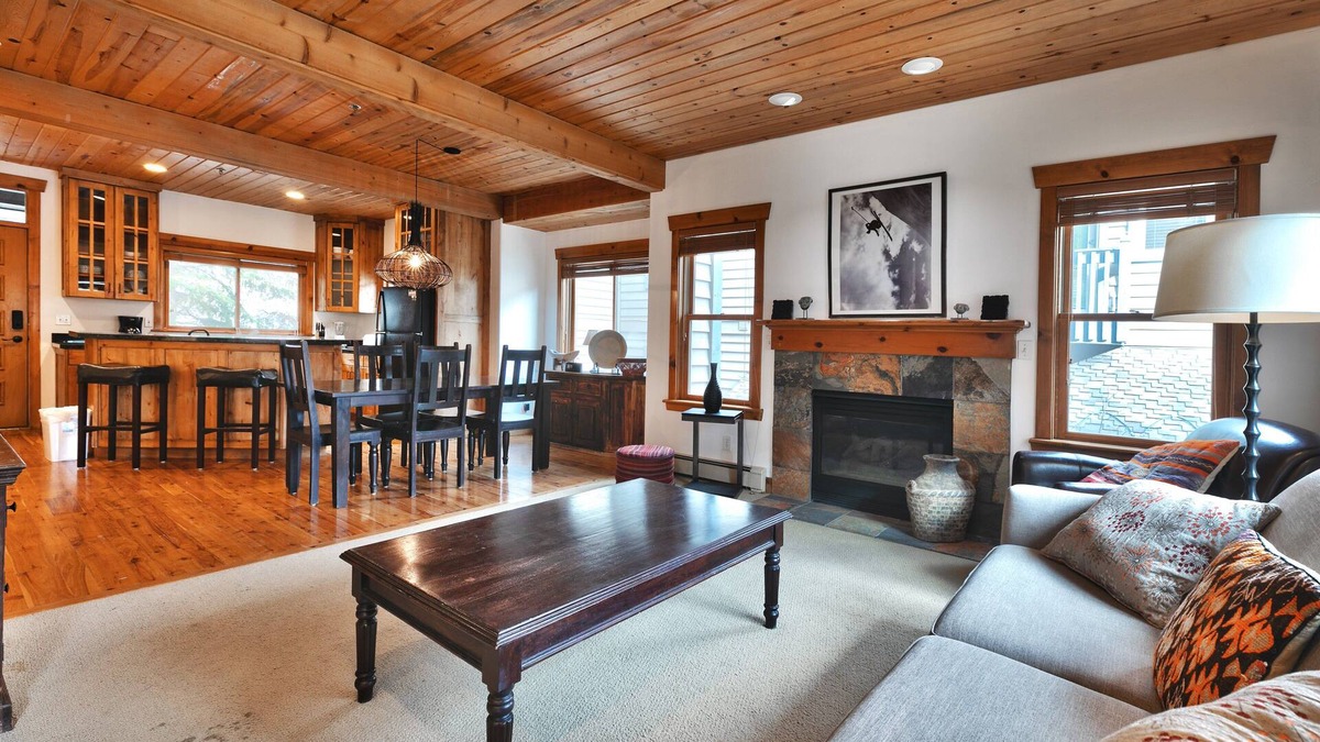 Deer Valley House | On Deer Valley Drive - Easy Walk/Shuttle to Skiing and Main St.