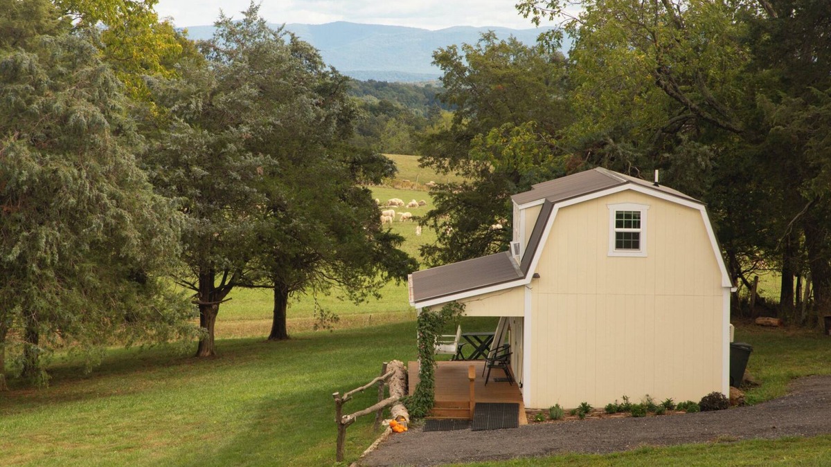 Weyers Cave Cottage | On farm cottage with mountain views.