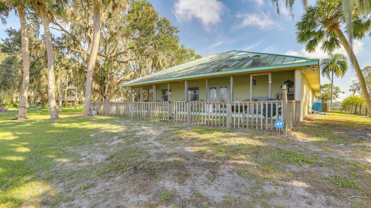 Lorida House | On Lake Istokpoga: Lorida Home w/Lanai!