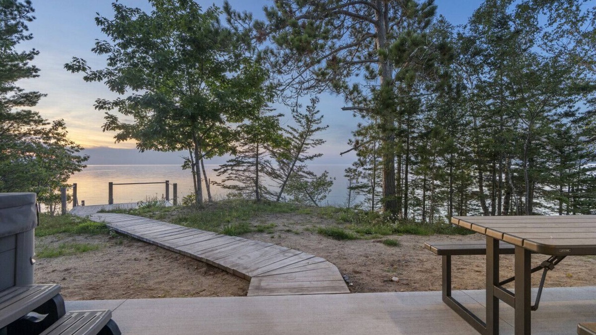 Hancock House | On Lake Superior near McLain Park, Hot Tub, more