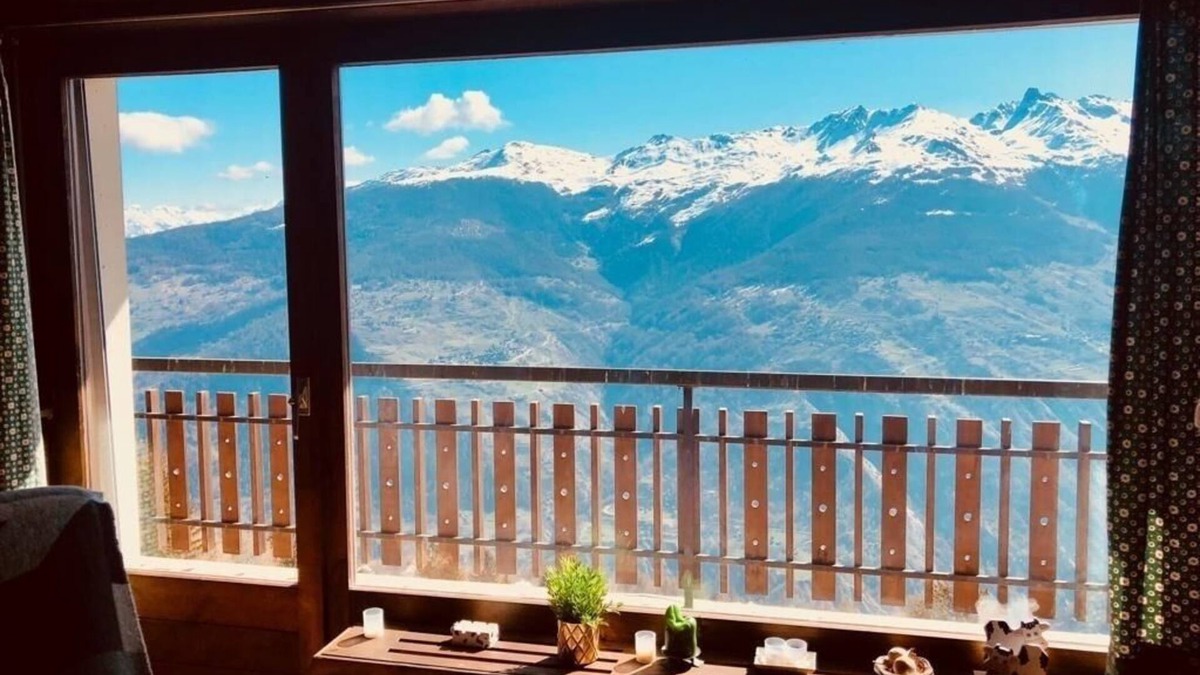 Vex Apartment | On route 1800, the building La Maya, without swimming pool, is close to the ski lifts and the shops.