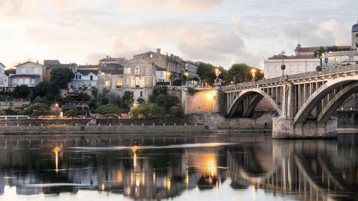 Castillon-la-Bataille House | On the banks of the Dordogne River, Saint Emilion