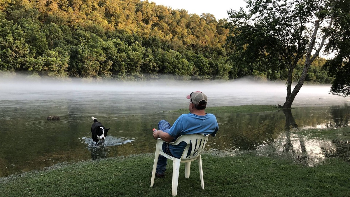 Flippin House | On the Banks of the White River, Private Boat Ramp, Great for Fishing & Groups