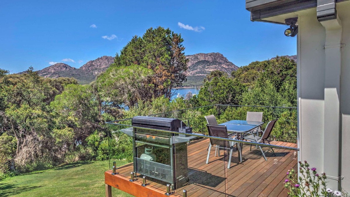 Coles Bay Apartment | On the Beach 2 - Freycinet Holiday Houses